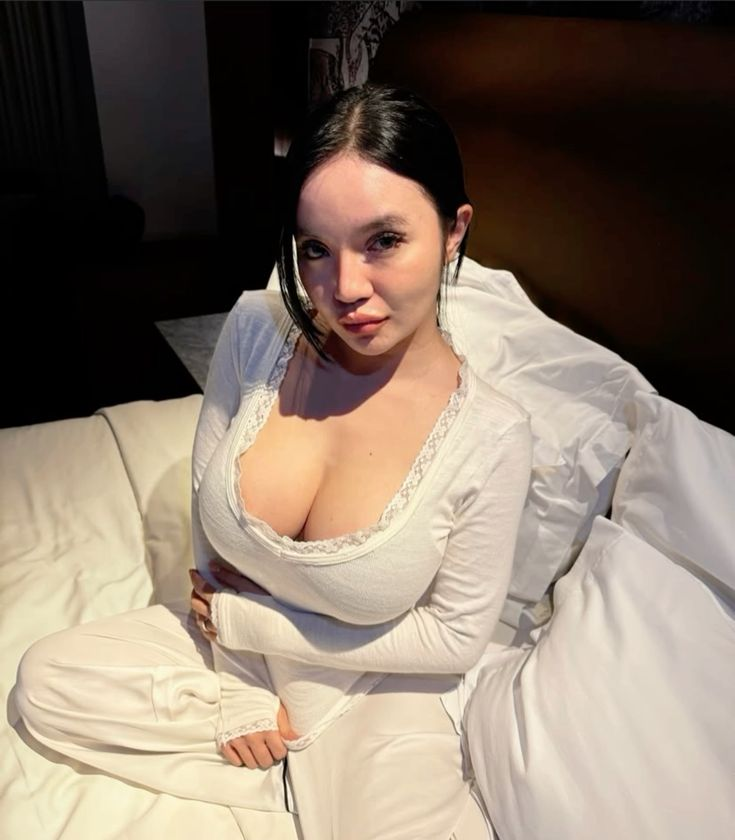 Hubungan Dengan Isteri Pejabat