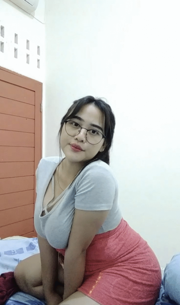 Bercinta Dengan Tante dan Anaknya