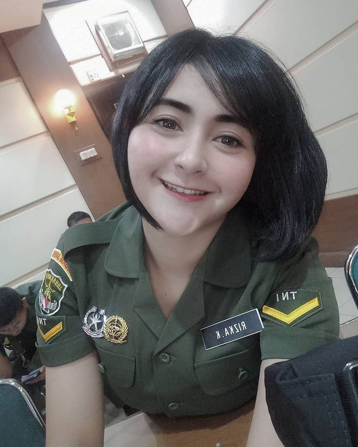 Polwan Cantik mengambil Perjakaku