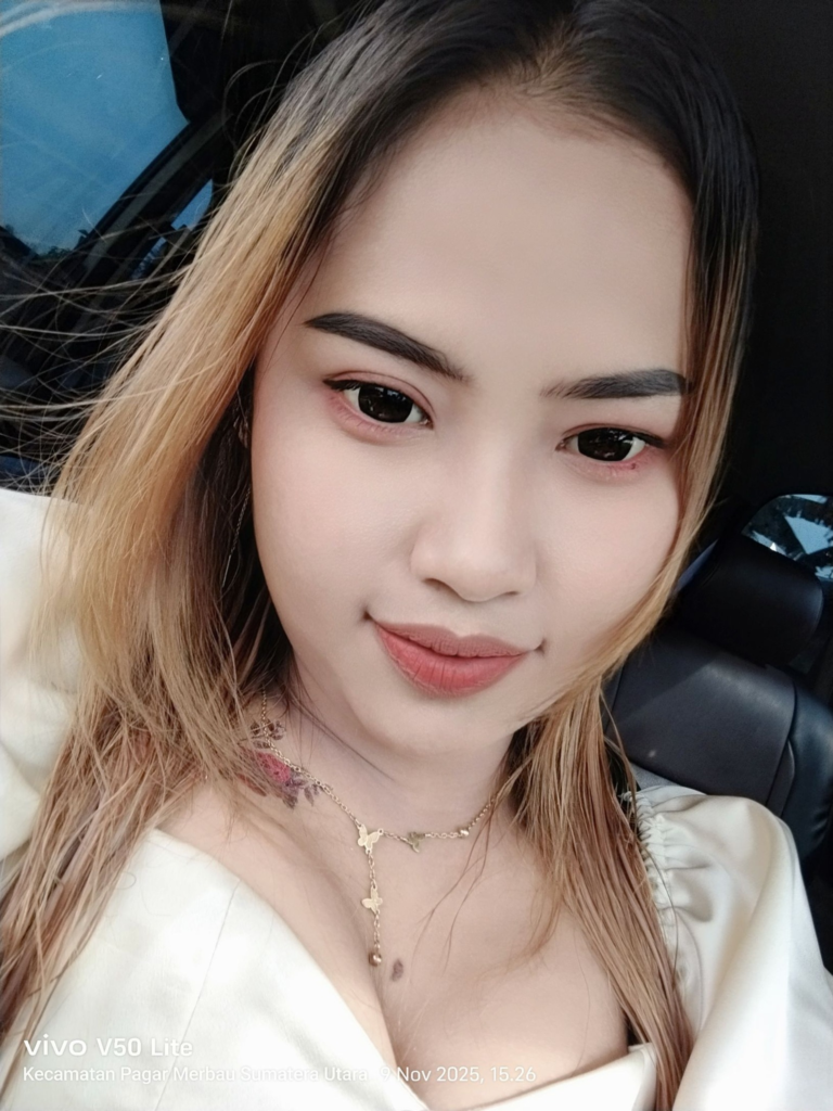 Tubuhku Berhasil Dinikmati Om Hanya Berbekal HP Baru