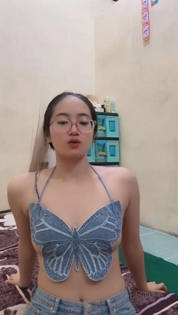 Mahasiswi Yang Haus akan kenikmatan